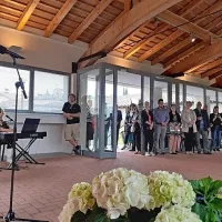 Grad spet utripa z oštirjem in rebulami