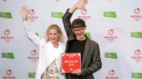 Ponosna lastnika dveh Michelinovih zvezdic Ana Roš in Valter 
Kramar iz Hiše Franko