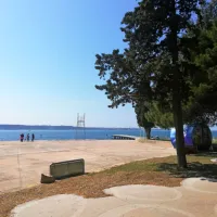 Za osnovni red na plaži, ki jo imajo hoteli v dolgoročnem najemu, 
bo skrbelo Okolje Piran. 