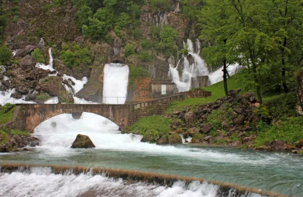Pri oskrbi s pitno vodo  je težava premajhna zmogljivost zalogovnikov vode, zato Občina Ajdovščina načrtuje več naložb. 