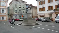 Trg pri fontani bo letos zaživel z več prireditvami, za promet ga 
bodo zaprli do konca leta. 