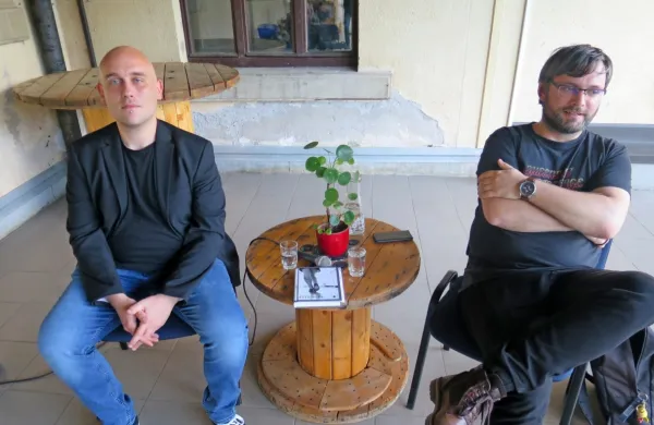 Davorin Lenko in Aljoša Harlamov sta se pogovarjala na uvodni 
predstavitvi pravkar izdane zbirke zgodb Psihoporn.