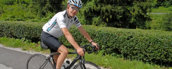 Simon Demšar je  kolesarski popotnik in avtor družinskega kolesarskega vodnika.