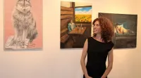 Julijana Božič je na platna ulovila  zgodbe,  prizore, vtise ... 