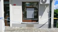 Namesto bankomata sta domačine včeraj  pričakala policijski trak in siva plošča.