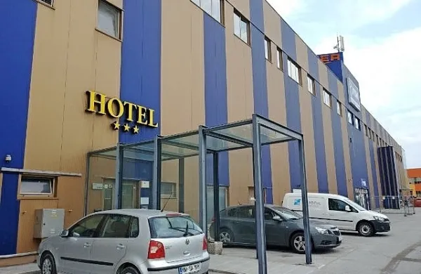 V Pivki okuženih pet sodelavcev