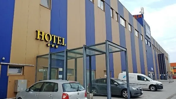 V Pivki okuženih pet sodelavcev