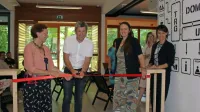 Informacijsko točko za priseljence so simbolično odprli (z leve): 
ravnateljica SGLŠ Cvetka Kernel, župan Igor Marentič, koordinatorka Tina Zorman in strokovna delavka Hana Alhadi.