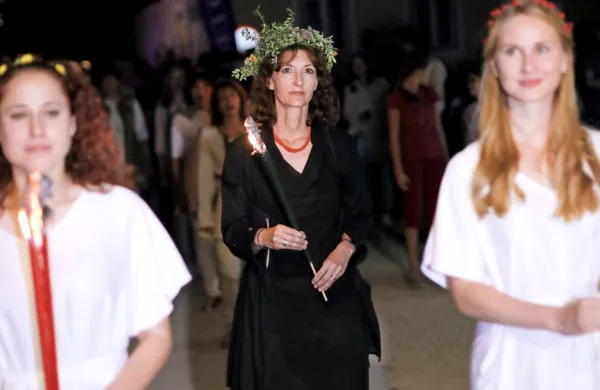 Veronika Simoniti je prejela tradicionalni lovorjev venec, njej v 
čast pa je na Rožniku zagorel kres.