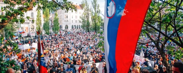 Država, demokracija, dejstva
