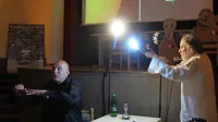 Dragan Živadinov in Marko  Brecelj na četrtkovem Četrtem četrtku v hrpeljskem kulturnem domu