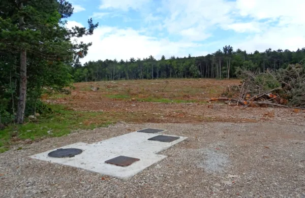 Komunalno infrastrukturo je občina “pripeljala” do bodoče soseske na obrobju Kozine, do posameznih parcel jo bo napeljala v 
enem letu. Čez eno leto bi lahko stale tudi prve hiše. 