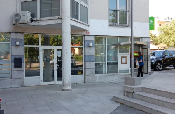V Sežani so zaprli še drugo banko