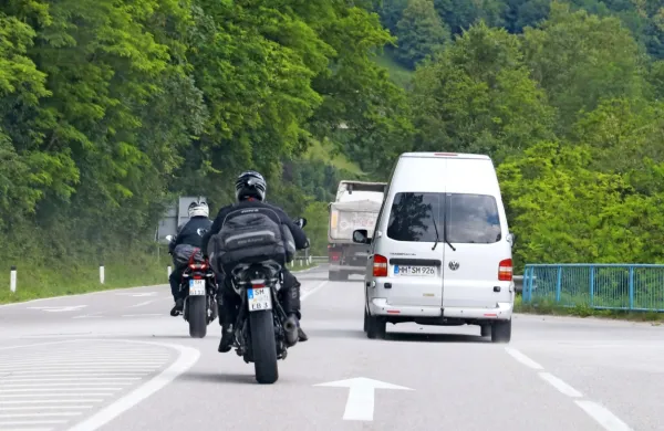 V prvi polovici leta so novogoriški policisti obravnavali le eno 
tragično prometno nesrečo, in sicer  januarja v Goriških brdih, ko 
se je ponesrečil italijanski motorist.  