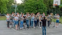 Komenski godbeniki so ob občinskem prazniku z manjšimi 
koncerti na prostem razveselili prebivalce treh vasi.