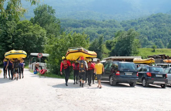 Praznični podaljšani vikend je bil v Posočju turistično živahen, kar 
se je poznalo tudi pri plovbi po Soči.