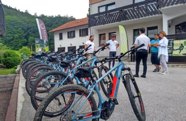 Turisti bodo lahko planoto spoznavali tudi s pomočjo električnih 
koles. Cilj je, da bi tam ostali več dni in doživeli čim več. 