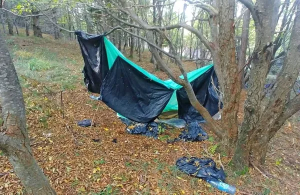Tudi s čiščenjem odpadkov, ki ostajajo za ilegalnimi migranti, imajo občine stroške.