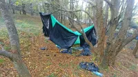 Tudi s čiščenjem odpadkov, ki ostajajo za ilegalnimi migranti, imajo občine stroške.