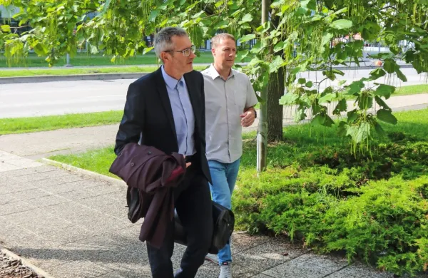 Odvetnik Franc Rojko in Aljoša Kompare (desno)