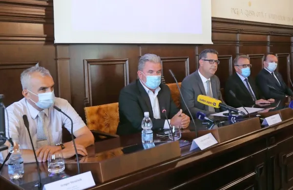   Z leve: ankaranski župan Gregor Strmčnik, okoljski minister 
Andrej Vizjak ter koprski in piranski župan Aleš Bržan in Đenio 
Zadković