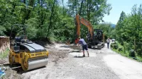 Na vodovodu Zadlaščica so nad vasjo Žabče v minulih dveh tednih 
na dolžini 200 metrov zamenjali dotrajane cevi.