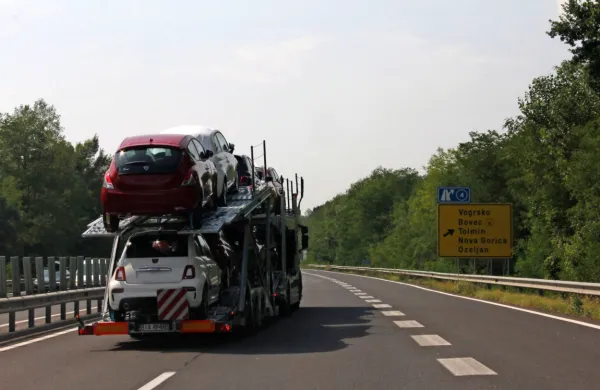 Predvidoma še ta mesec bodo začeli obnavljati  vipavsko hitro 
cesto med Vogrskim in Selom. 