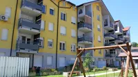 Na DUTB pravijo, da so po odkupu stanovanj, od katerih je bilo 14 
vsa leta  od izgradnje praznih, iz šestih pa so se najemniki izselili, 
poskrbela za potrebno sanacijo. 