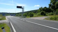 Podjetje Godina je dalo pobudo za lokacijsko preveritev za 
območje med avtocesto in glavno cesto proti Divači nad 
krožiščem, kjer je tudi že urejen priključek na cesto.  