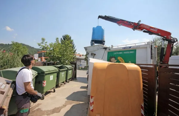 Komunala bo smeti v Šempetru in Vrtojbi odvažala le še pol leta. Občina mora poiskati novega izvajalca. 