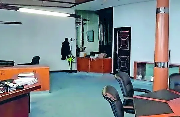 V to pisarno se bo usedel novi direktor koprskega stanovanjskega 
sklada Zlatko Kuštra. Počakati mora še na soglasje k imenovanju, 
za katerega je zadolžen koprski občinski svet.