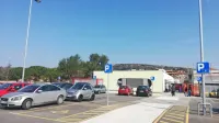 Parkirišče za Zdravstvenim domom v Luciji je še vedno brezplačno 
za vse njegove uporabnike. 