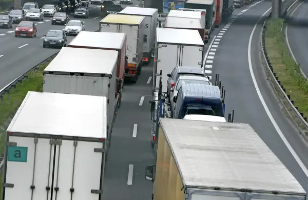 Družba iz Ljubljane naj bi  za sežansko podjetje za logistiko in 
transport v treh mesecih leta 2016 opravila kar  971  prevozov med 
Avstrijo,  Slovaško in Nemčijo, a so kriminalisti ugotovili, da teh 
prevozov sploh ni bilo (fotografija je simbolična).