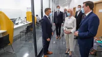 Nove prostore upravnega centra si je v družbi ministra za javno upravo Boštjana Koritnika (desno) in v.d. 
načelnika koprske upravne enote Dejana Dodiča ogledala tudi  ministrica za pravosodje, Lilijana Kozlovič. 