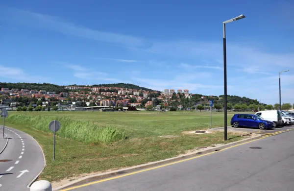 Nasip nasproti olimpijskega bazena bodo namenili ureditvi parka 
urbanih športov. Najprej bodo zgradili skate park, ki ga bodo 
umestili v ta kot. 