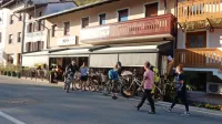 V Kobaridu (na fotografiji)  panike zaradi potresa ni bilo, na 
Bovškem so nekateri vsaj za krajši čas zapustili hiše. 