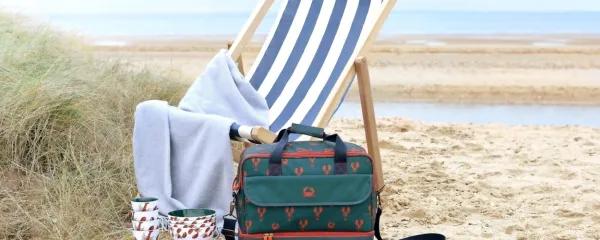 Torba s priborom za piknik. Kjerkoli, ne le ob morju. Sophie 
Allport