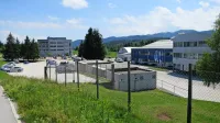 Kolektiv Lindaba v Godoviču je  na predčasnem kolektivnem 
dopustu. Kakšna usoda čaka kolektiv in obsežen proizvodni 
kompleks z razvojnim centrom, pa  po skopo napovedani ukinitvi 
proizvodnje ostaja neznanka. 