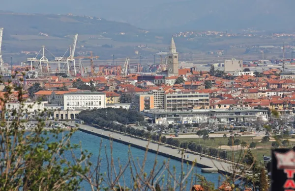 V Kopru napovedujejo, da bodo mestnega urbanista zaposlili pod 
okriljem skupne občinske uprave istrskih občin, ki naj bi zaživela 
pozimi.