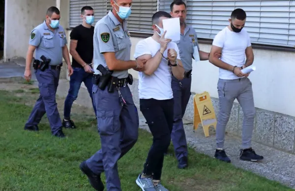 Trojica mladih Albancev je osem mesecev po poskusu ropa 
bencinskega servisa v Povžanah  naposled le priznala krivdo. 
