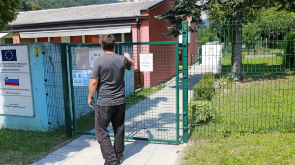 Po odkritju okužbe mora v karanteno več kot 20 zaposlenih in 
otrok. Vrtec je odprt, a veliko staršev včeraj  otrok ni pripeljalo. 