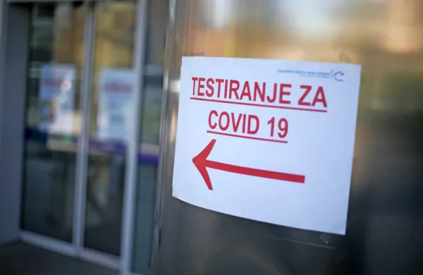 NIJZ prosi vse novookužene, naj ne prikrivajo svojih stikov, saj je 
to zelo nevarno za širjenje okužb.