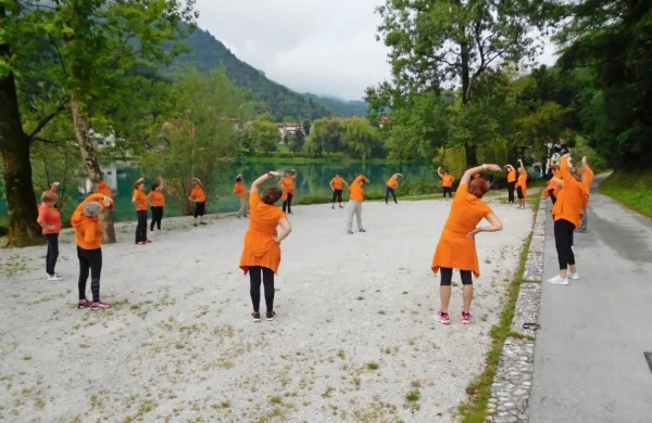 Srečanje na Mostu na Soči  so članice seveda izkoristile tudi za 
vadbo ob jezeru. 