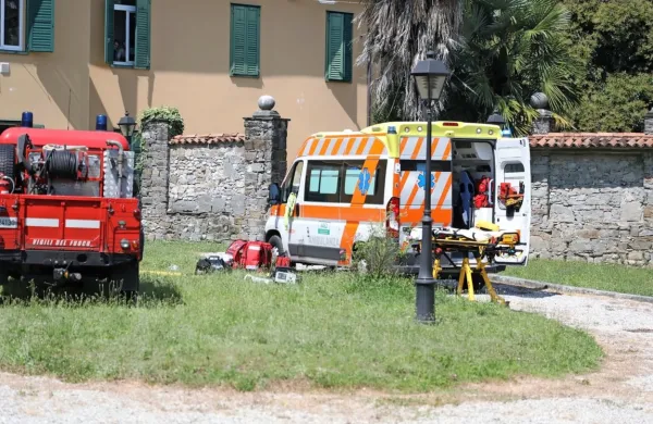 Vzroke za tragično nesrečo v parku dvorca Coronini v Gorici so 
preiskovalci iskali včeraj ves dan. 