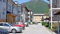 Ponudba stanovanj na trgu je skromna, čeprav jih  veliko ostaja  praznih. 