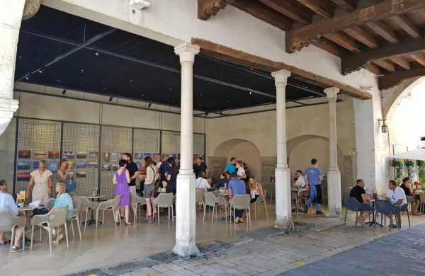 Približno sto kvadratnih metrov velik prostor bo do predvidoma 
septembra gostil prvo razstavo z naslovom Razglednice Kopra.