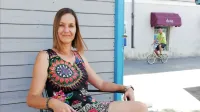 Ina Sulič je doslej ob pomoči sodelavcev in pripornikov iz 
koprskega zapora ustvarila 130 igrač za slepe in slabovidne 
otroke. 
