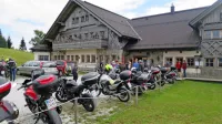 Alpsko perlo, na Črnem vrhu odprto od srede do nedelje, je minuli 
vikend obiskala tudi večja skupina motoristov iz Tolminske.