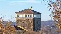 Kaj namerava švicarsko podjetje z utrdbo v Glemu, še ni znano, saj 
njegova zastopnica po končani dražbi ni želela komentirati 
nakupa.