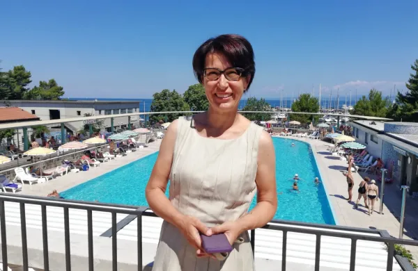 Nina Golob: “Opažamo, da gostje zaradi bonov  manj odpovedujejo 
rezervacije  kot  običajno, saj si vsi želijo izkoristiti ugodnost, ki  jo 
je omogočila država.”